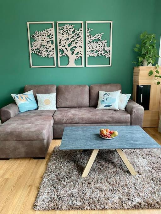 2-Zimmer Zentral In Ferdinandshof, Wlan Modern 외부 사진