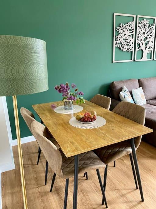 2-Zimmer Zentral In Ferdinandshof, Wlan Modern 외부 사진