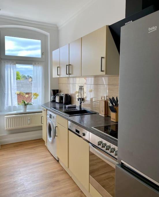 2-Zimmer Zentral In Ferdinandshof, Wlan Modern 외부 사진