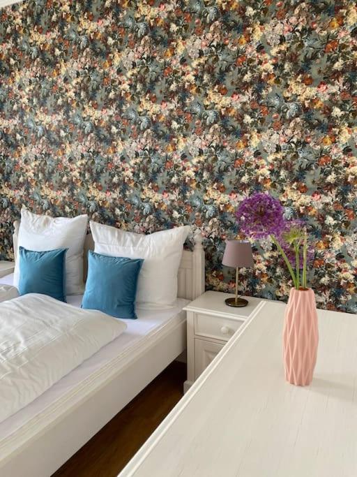2-Zimmer Zentral In Ferdinandshof, Wlan Modern 외부 사진