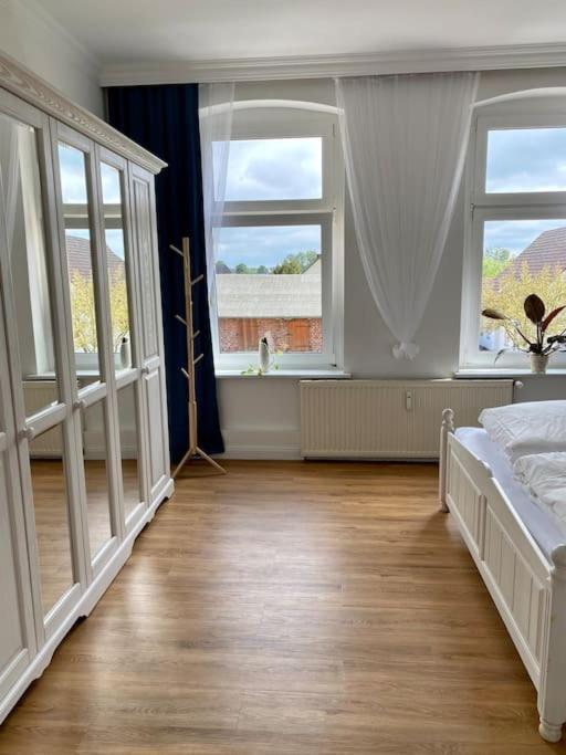 2-Zimmer Zentral In Ferdinandshof, Wlan Modern 외부 사진