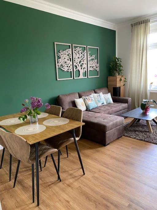 2-Zimmer Zentral In Ferdinandshof, Wlan Modern 외부 사진