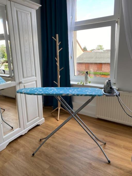 2-Zimmer Zentral In Ferdinandshof, Wlan Modern 외부 사진