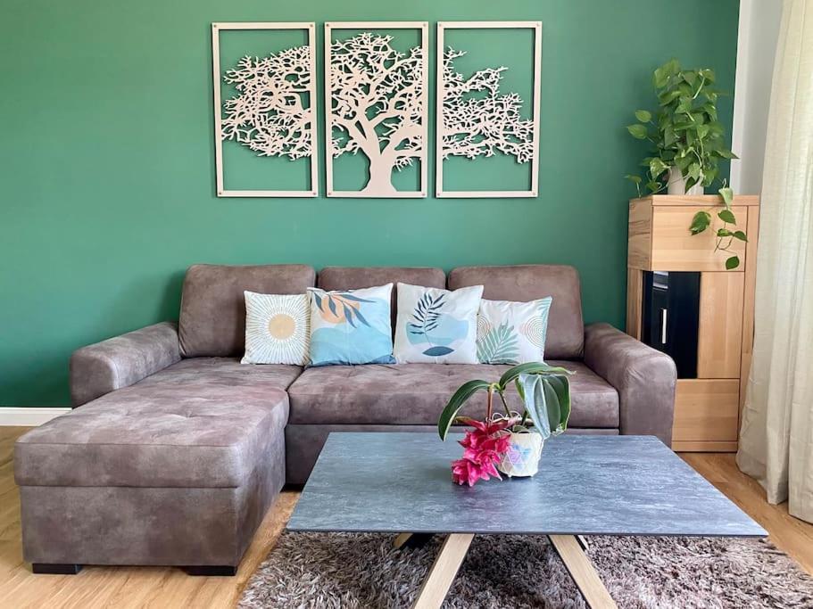 2-Zimmer Zentral In Ferdinandshof, Wlan Modern 외부 사진